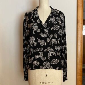 Chaus Black with White Paisley and “Celtic” Button Detail Tailored V-neck Rayon